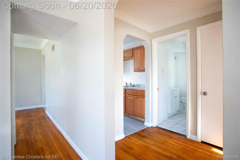 17606 Tennyson Street Roseville City MI 48066