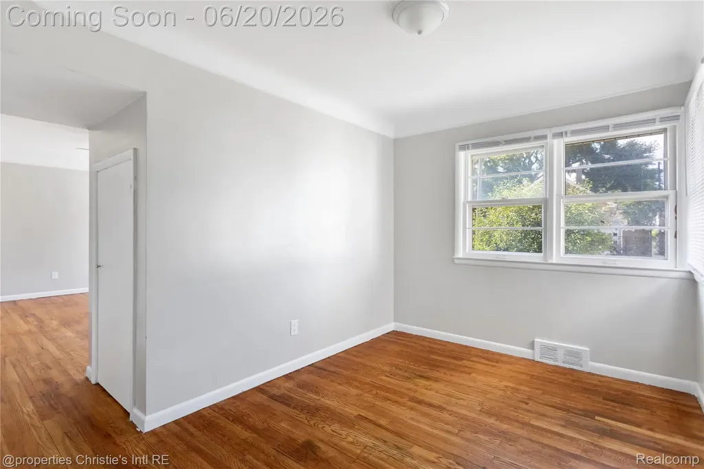 17606 Tennyson Street Roseville City MI 48066