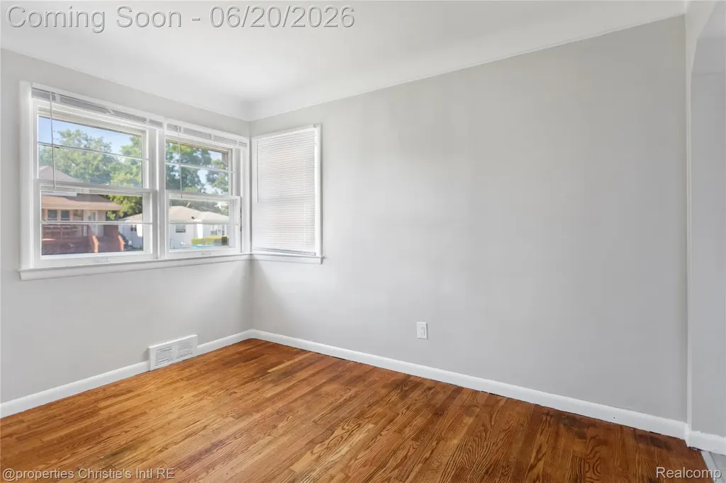 17606 Tennyson Street Roseville City MI 48066