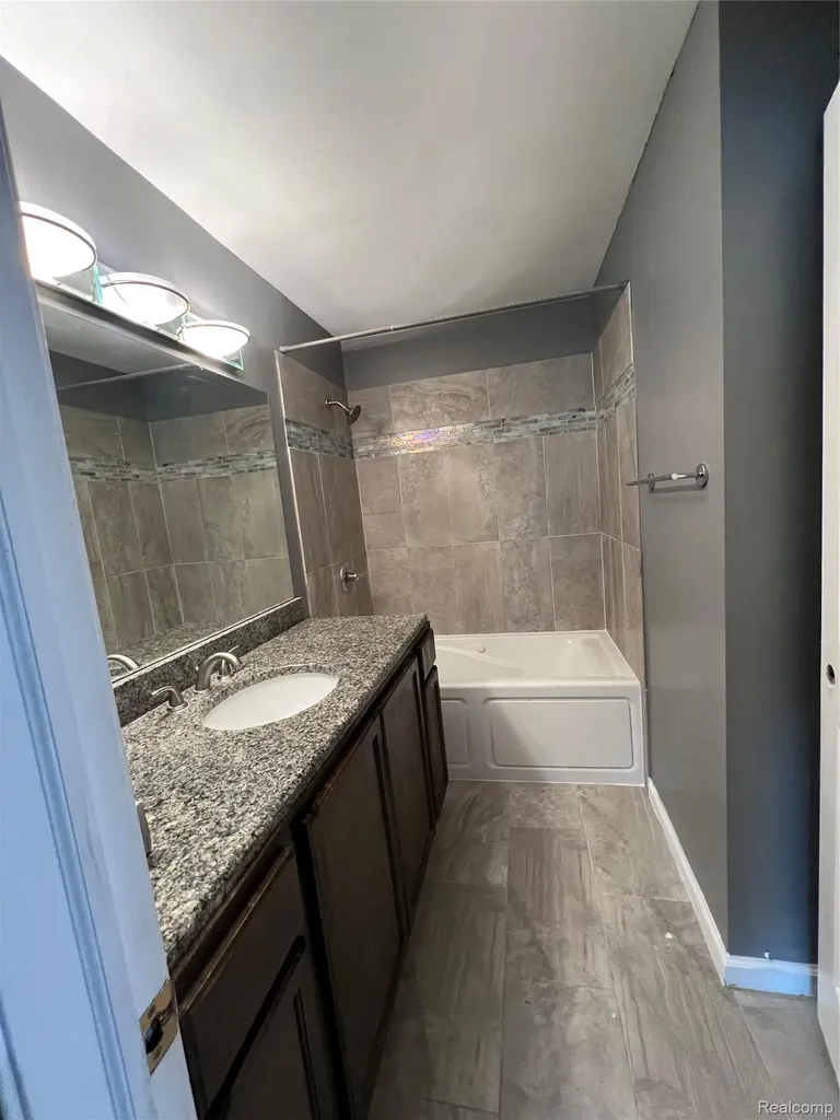 45475 Irvine Drive Novi City MI 48374