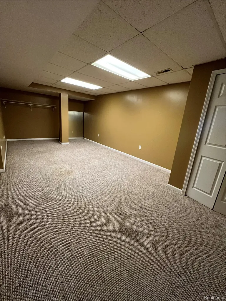 45475 Irvine Drive Novi City MI 48374