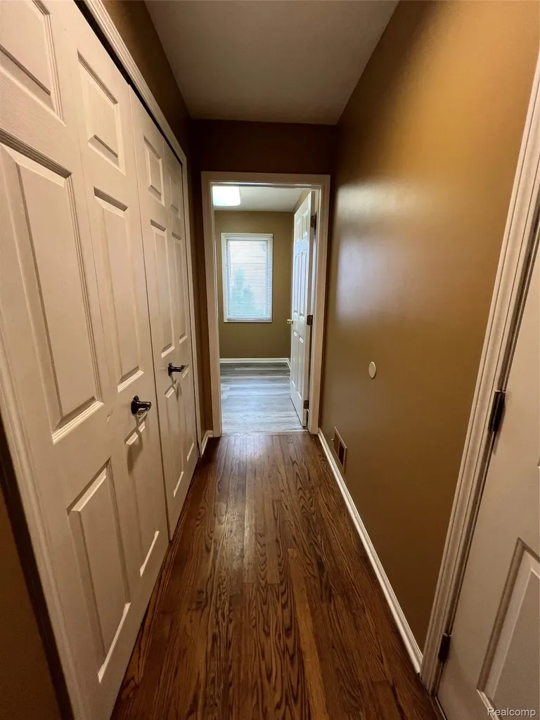 45475 Irvine Drive Novi City MI 48374