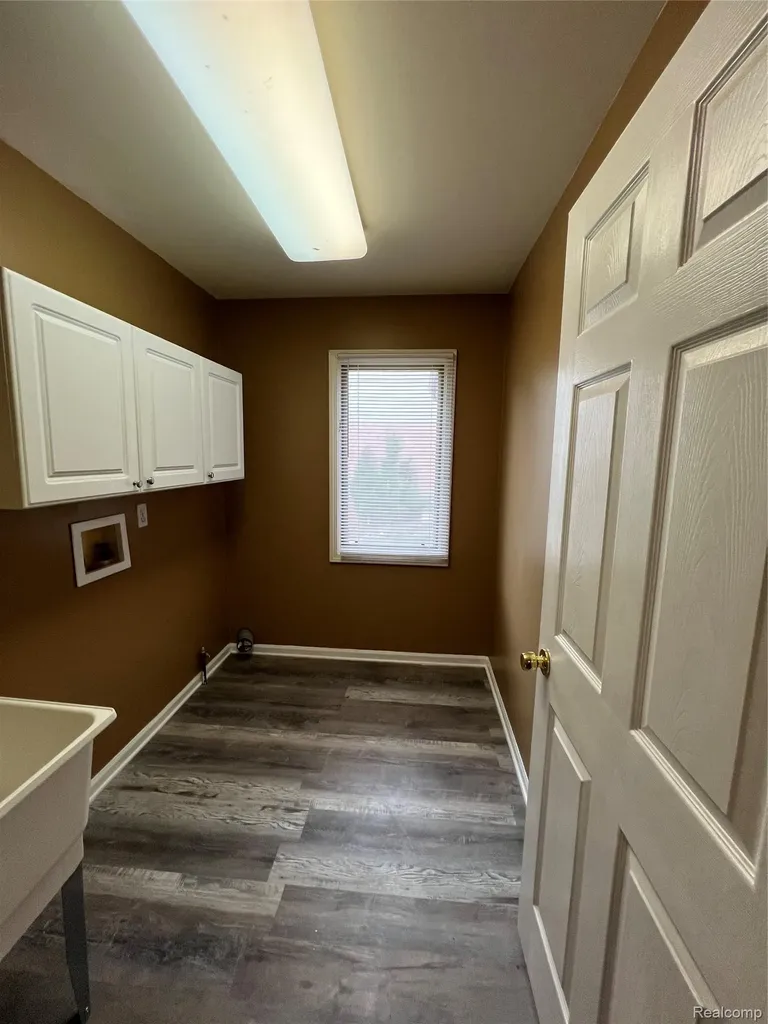 45475 Irvine Drive Novi City MI 48374