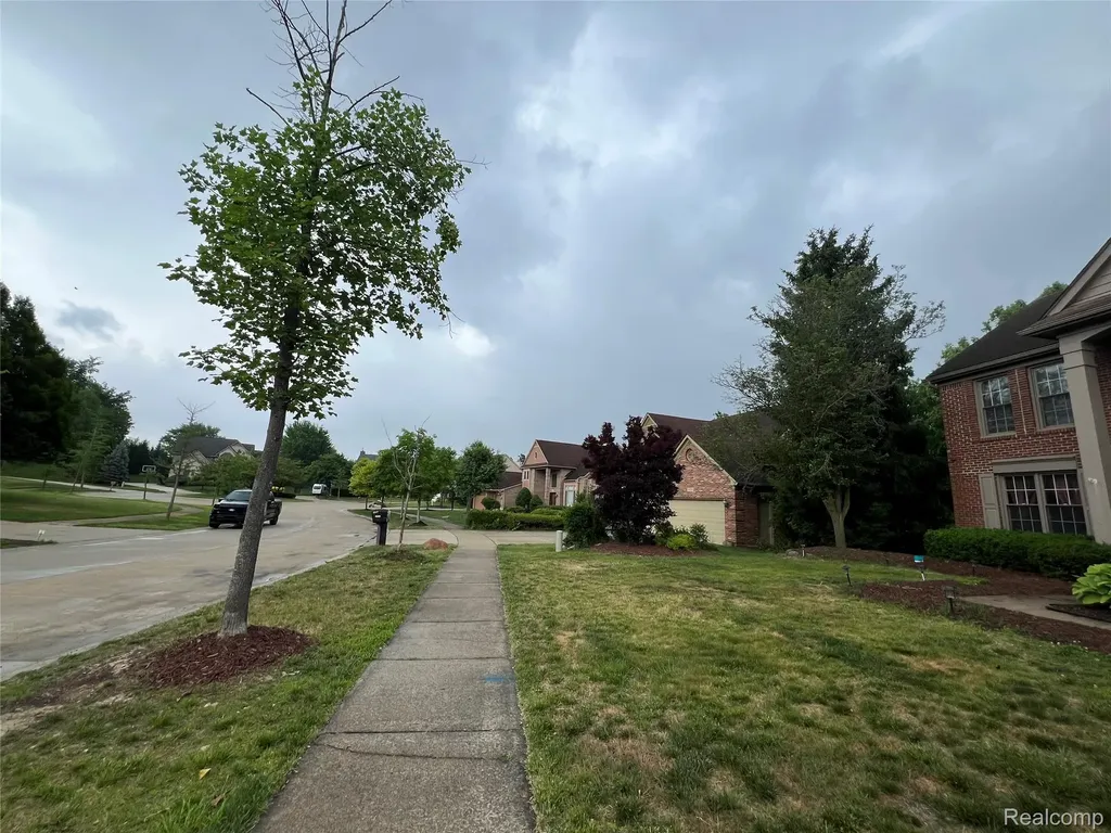 45475 Irvine Drive Novi City MI 48374