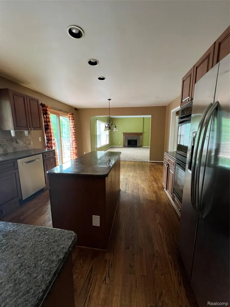 45475 Irvine Drive Novi City MI 48374