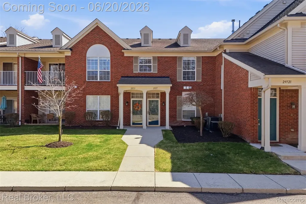 29717 Nottingham Circle Livonia City MI 48152