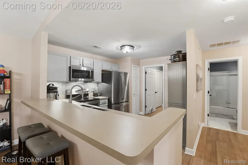29717 Nottingham Circle Livonia City MI 48152