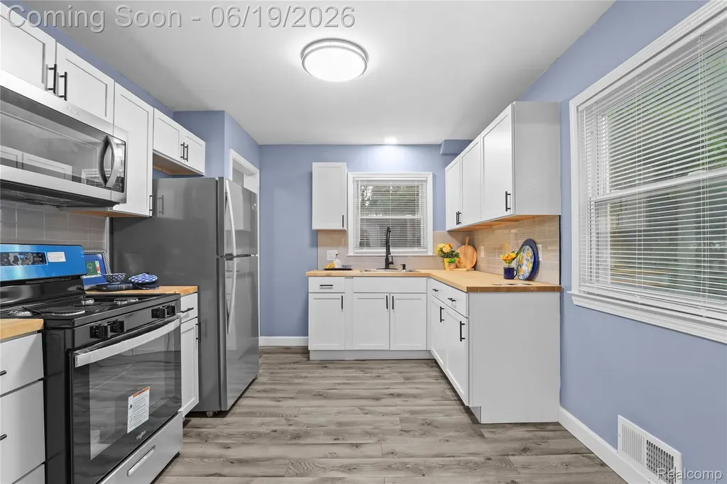 24241 Coolidge Highway Oak Park City MI 48237