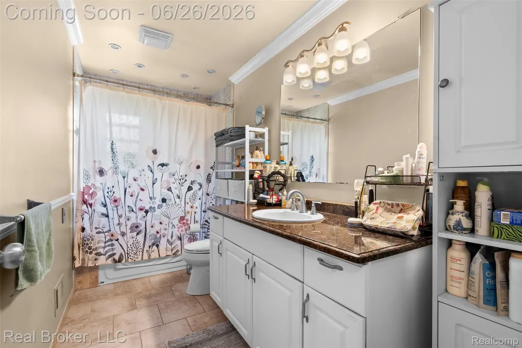 16380 Sudbury Court Macomb Township MI 48044