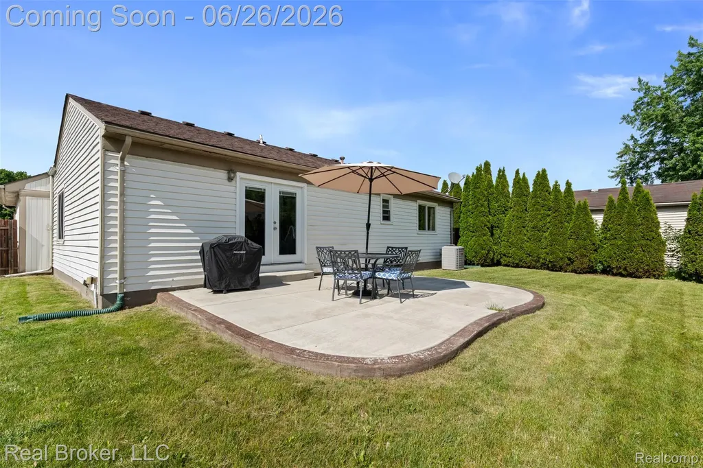 16380 Sudbury Court Macomb Township MI 48044