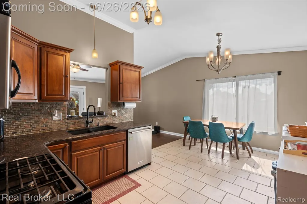 16380 Sudbury Court Macomb Township MI 48044