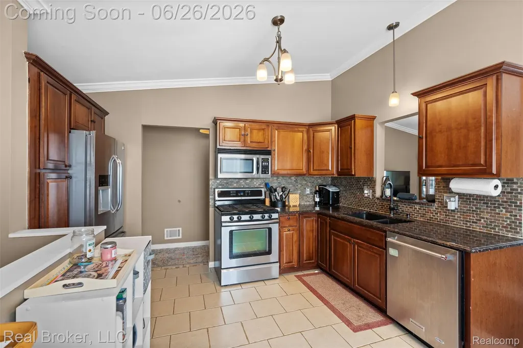 16380 Sudbury Court Macomb Township MI 48044