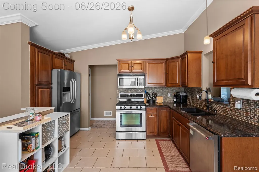 16380 Sudbury Court Macomb Township MI 48044