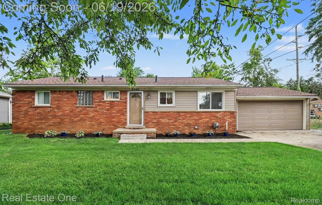 2445 Ethel Drive Wolverine Lake Village MI 48390