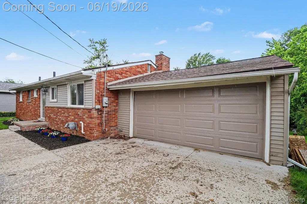 2445 Ethel Drive Wolverine Lake Village MI 48390