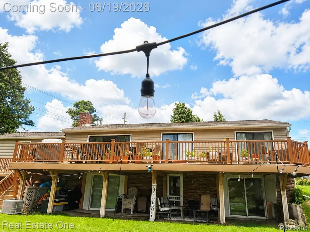 2445 Ethel Drive Wolverine Lake Village MI 48390