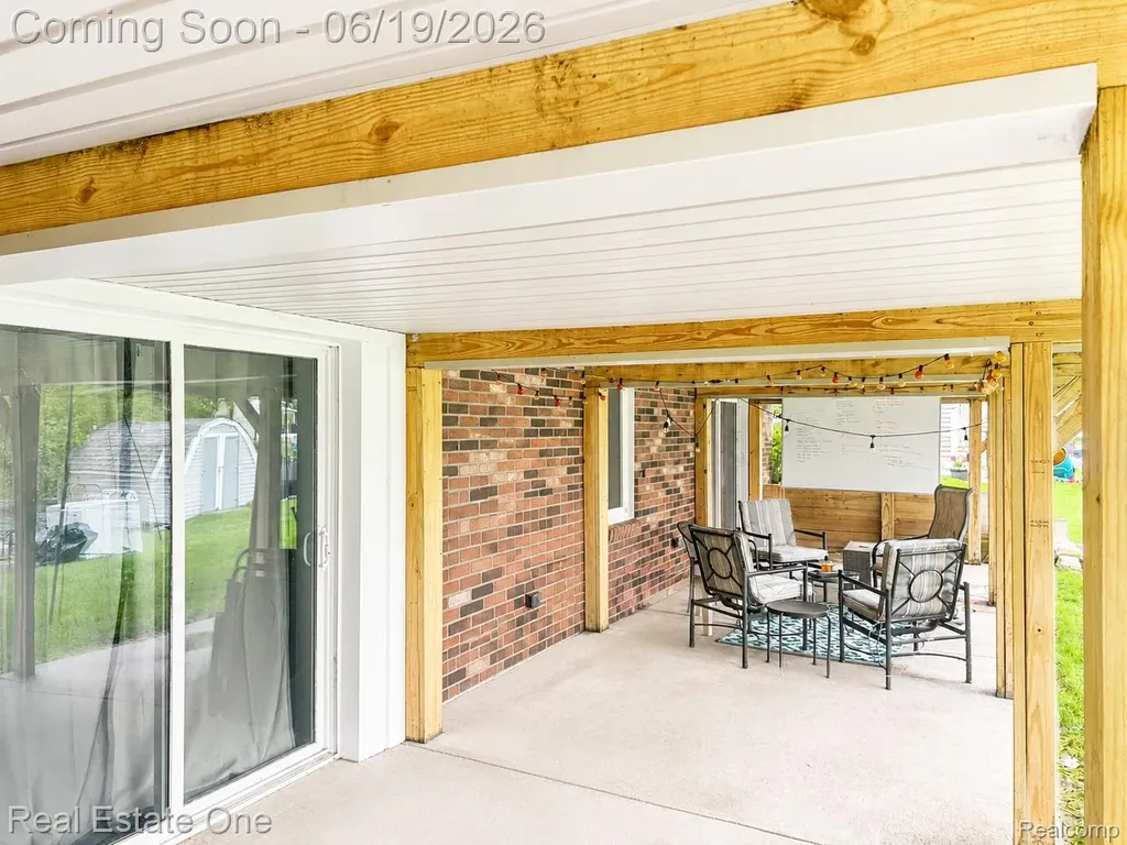 2445 Ethel Drive Wolverine Lake Village MI 48390