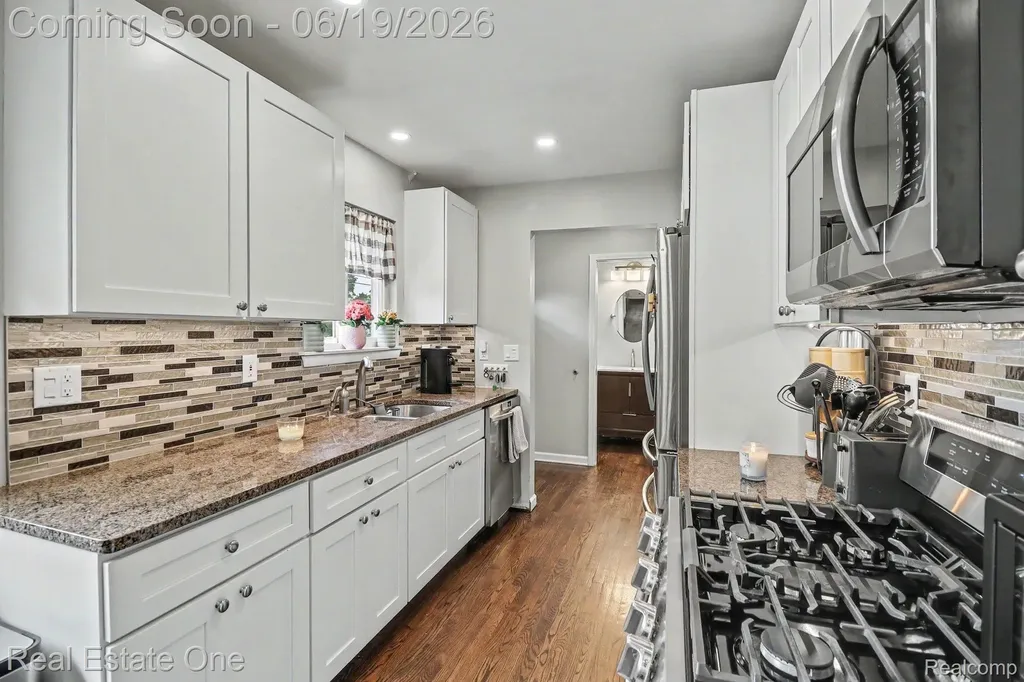2445 Ethel Drive Wolverine Lake Village MI 48390
