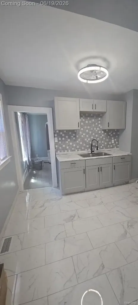 15072 Tracey Street Detroit City MI 48227