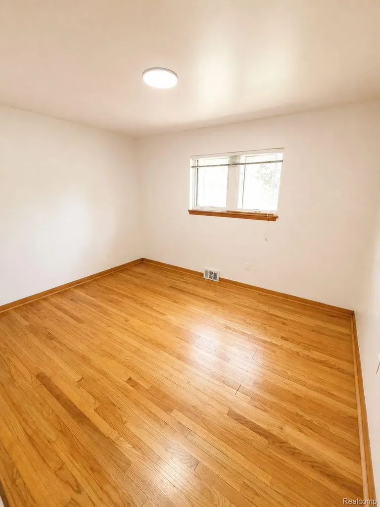 1641-1643 Fairview Avenue Royal Oak City MI 48073