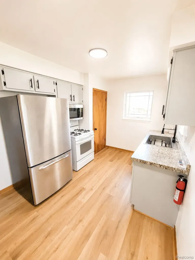 1641-1643 Fairview Avenue Royal Oak City MI 48073