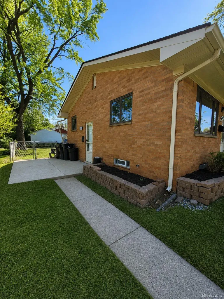 1641-1643 Fairview Avenue Royal Oak City MI 48073