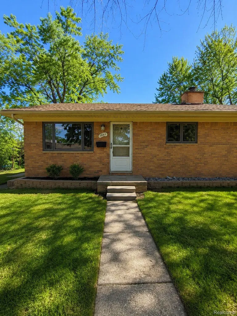 1641-1643 Fairview Avenue Royal Oak City MI 48073