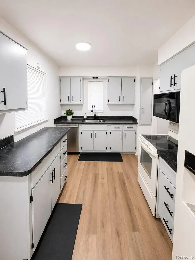 1641-1643 Fairview Avenue Royal Oak City MI 48073