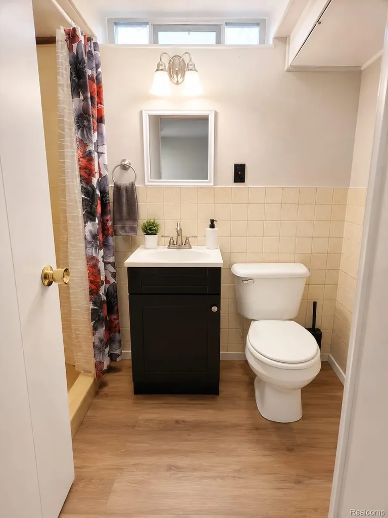 1641-1643 Fairview Avenue Royal Oak City MI 48073