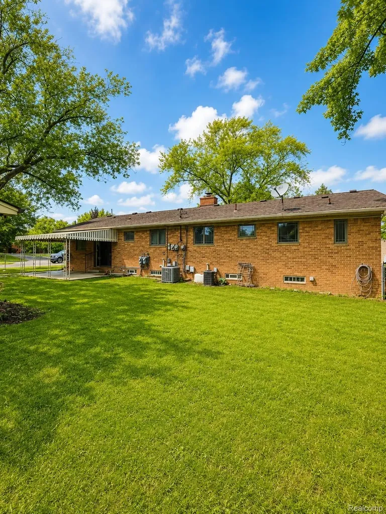 1641-1643 Fairview Avenue Royal Oak City MI 48073