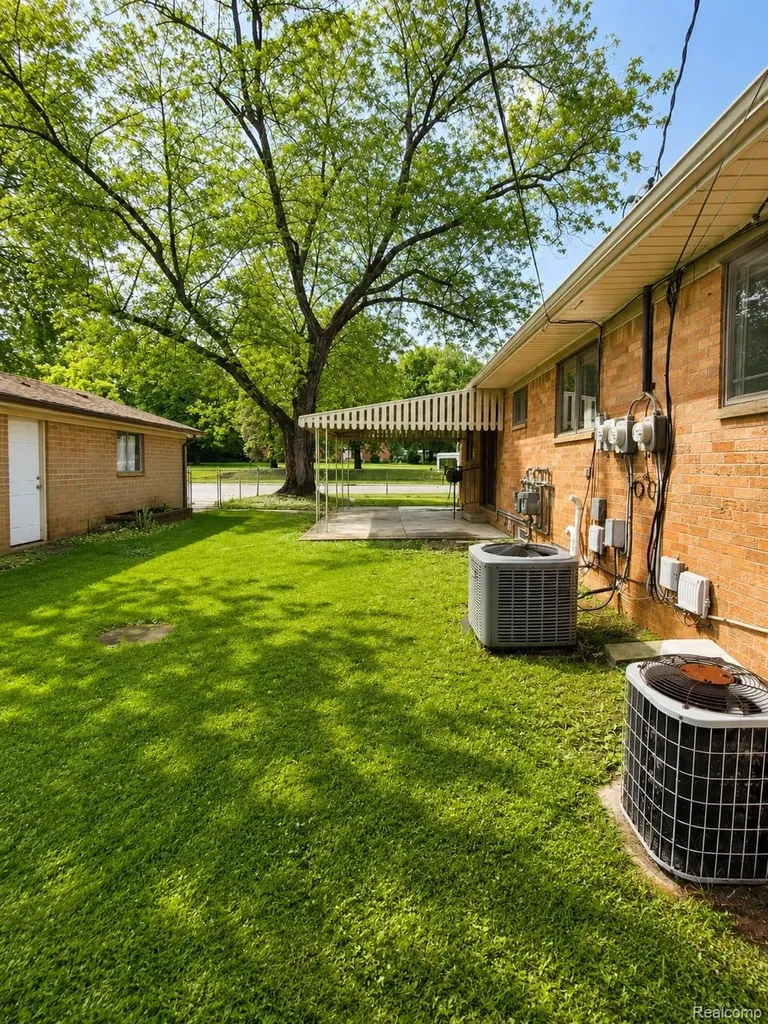 1641-1643 Fairview Avenue Royal Oak City MI 48073