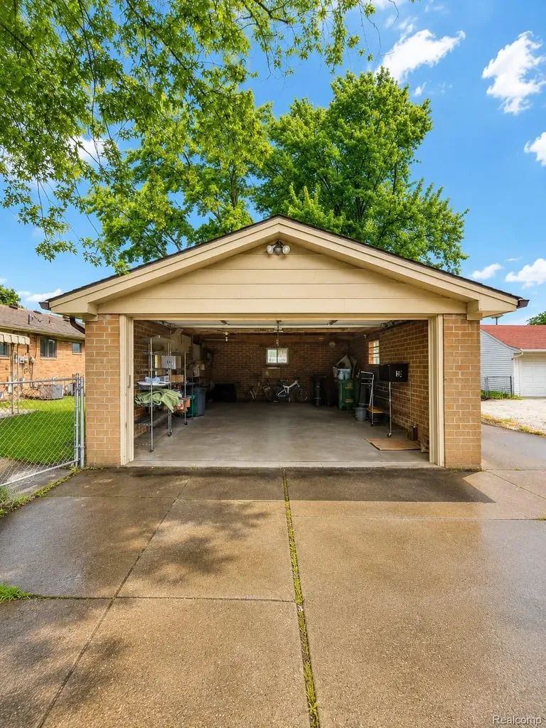 1641-1643 Fairview Avenue Royal Oak City MI 48073