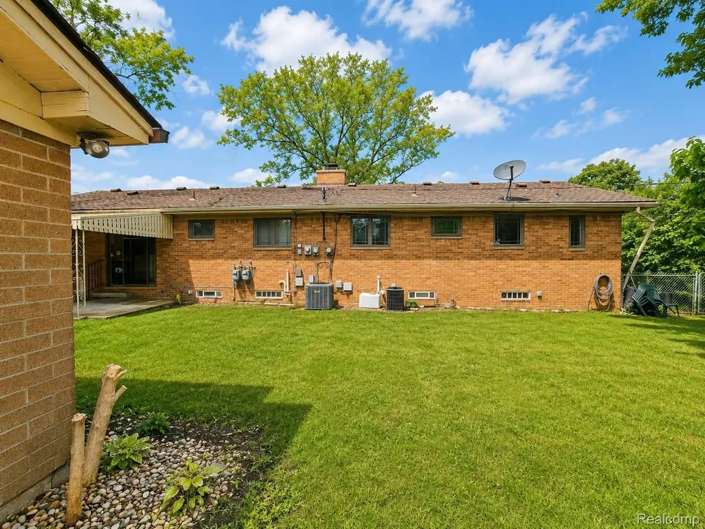 1641-1643 Fairview Avenue Royal Oak City MI 48073