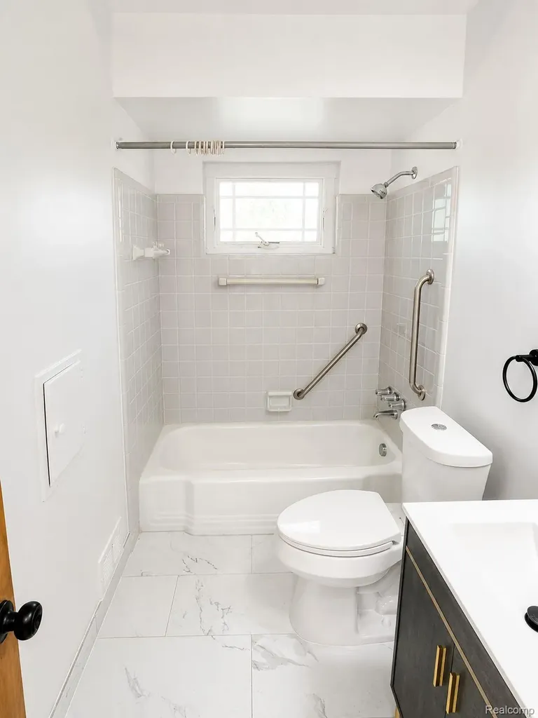 1641-1643 Fairview Avenue Royal Oak City MI 48073