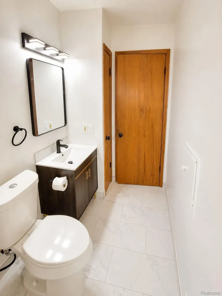 1641-1643 Fairview Avenue Royal Oak City MI 48073
