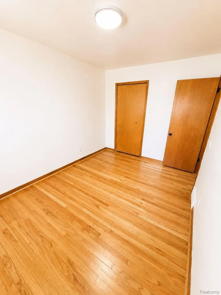 1641-1643 Fairview Avenue Royal Oak City MI 48073