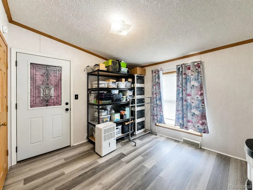 90 Menlo Park Drive Sumpter Township MI 48111