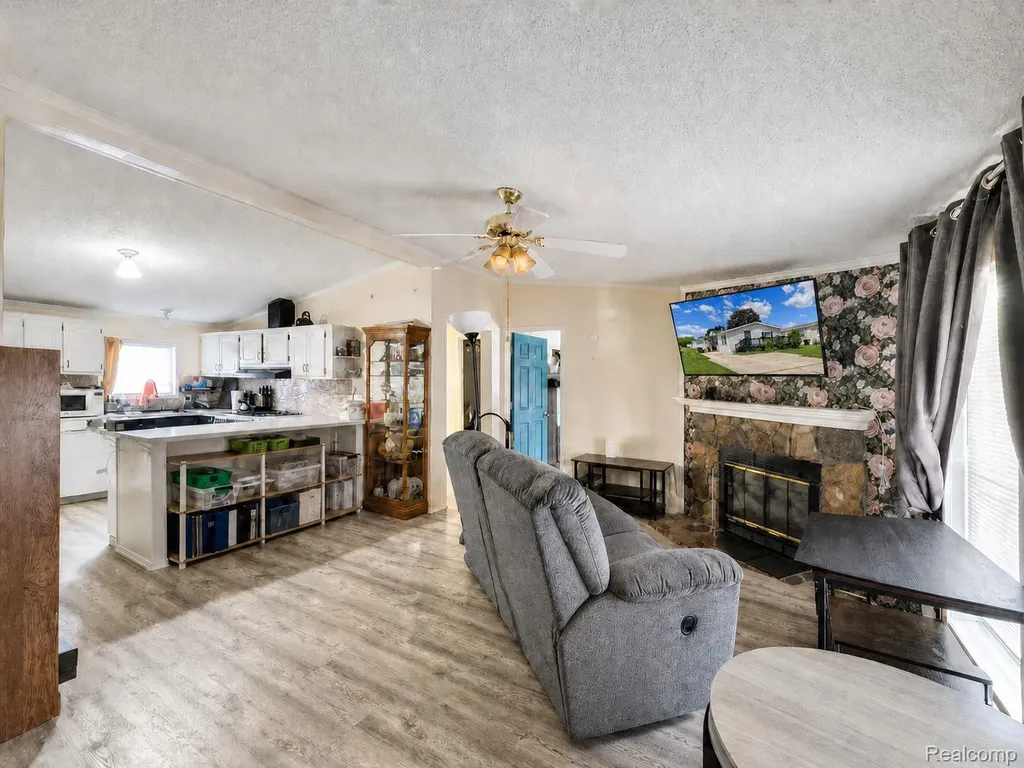 90 Menlo Park Drive Sumpter Township MI 48111