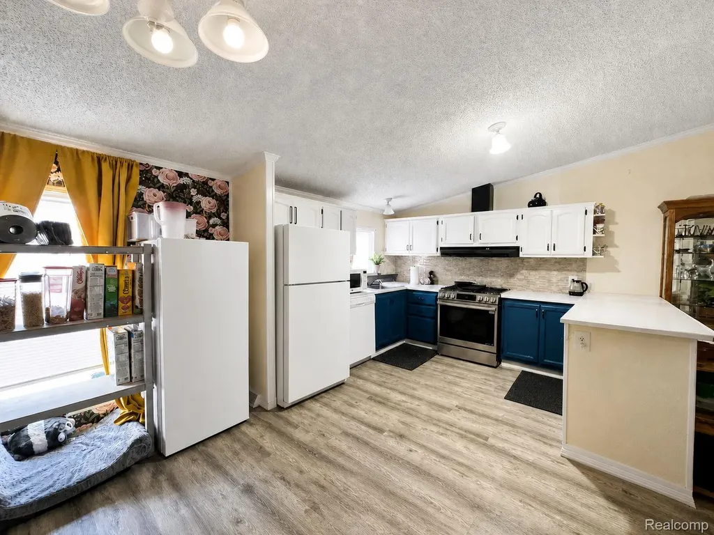 90 Menlo Park Drive Sumpter Township MI 48111