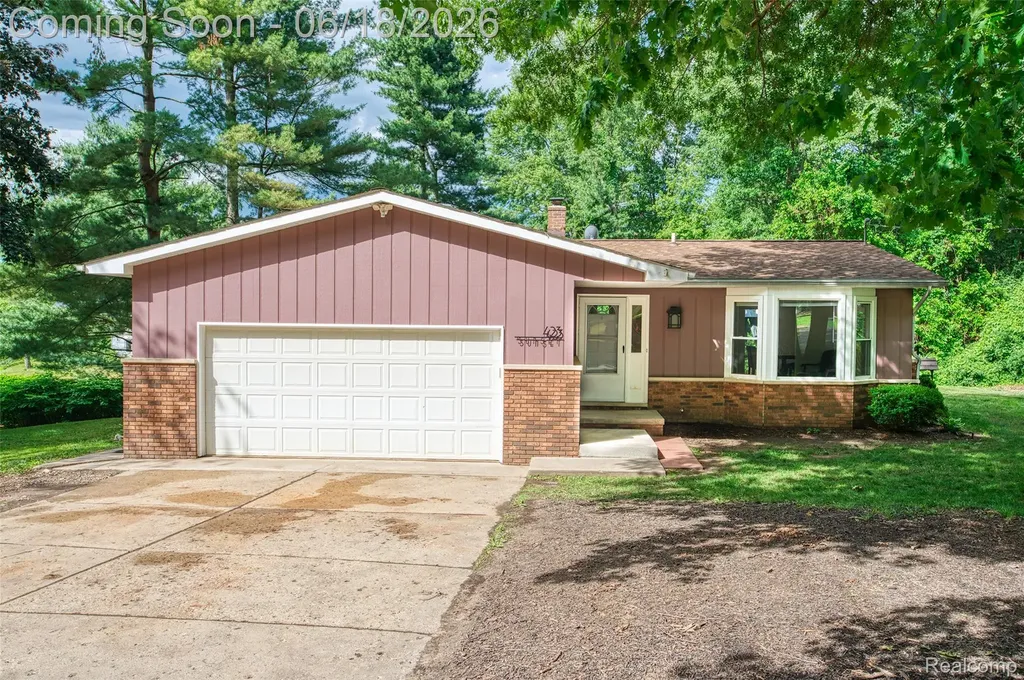 423 Sunset White Lake Charter Township MI 48383