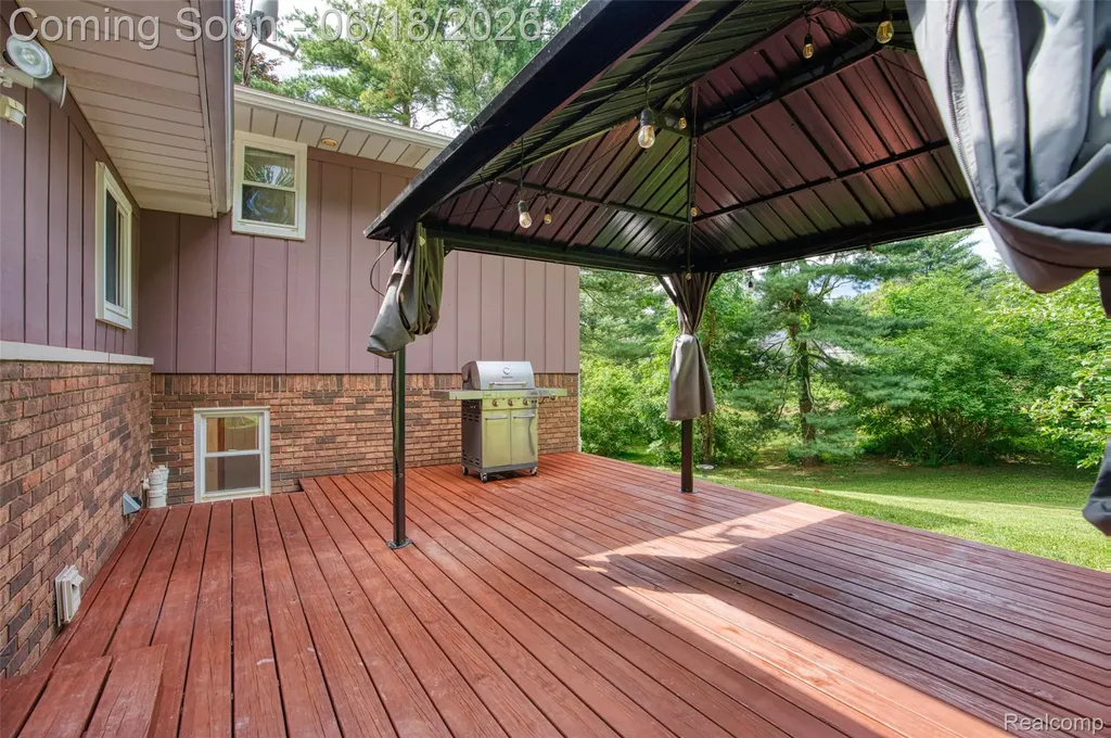 423 Sunset White Lake Charter Township MI 48383