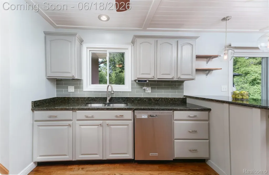 423 Sunset White Lake Charter Township MI 48383