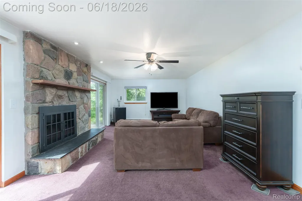423 Sunset White Lake Charter Township MI 48383