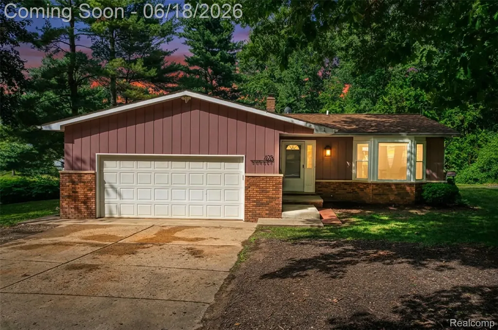 423 Sunset White Lake Charter Township MI 48383