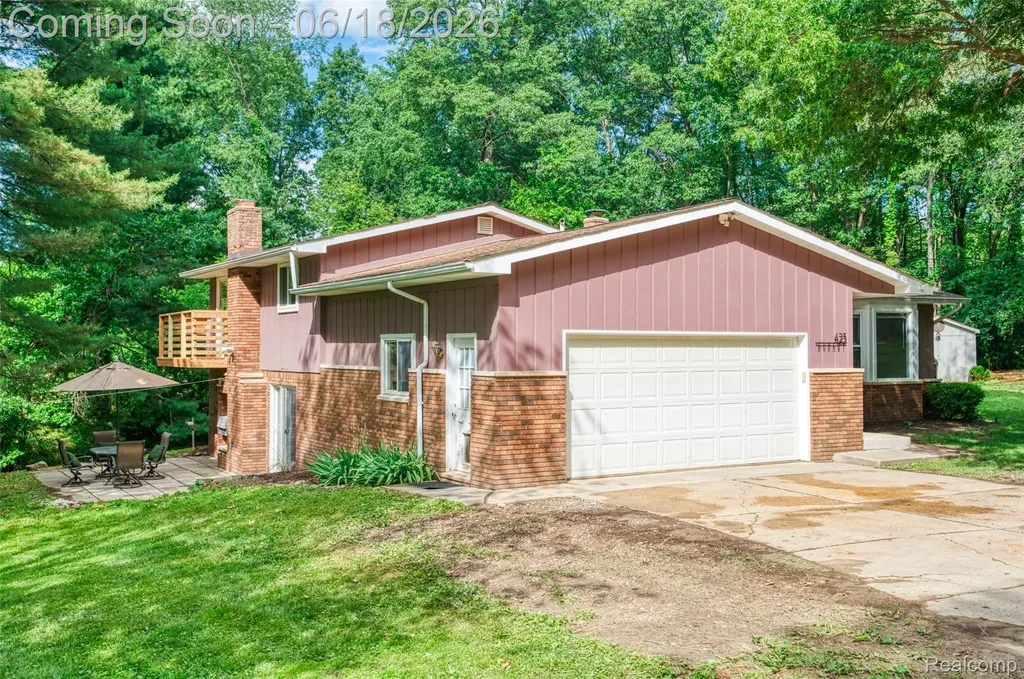 423 Sunset White Lake Charter Township MI 48383