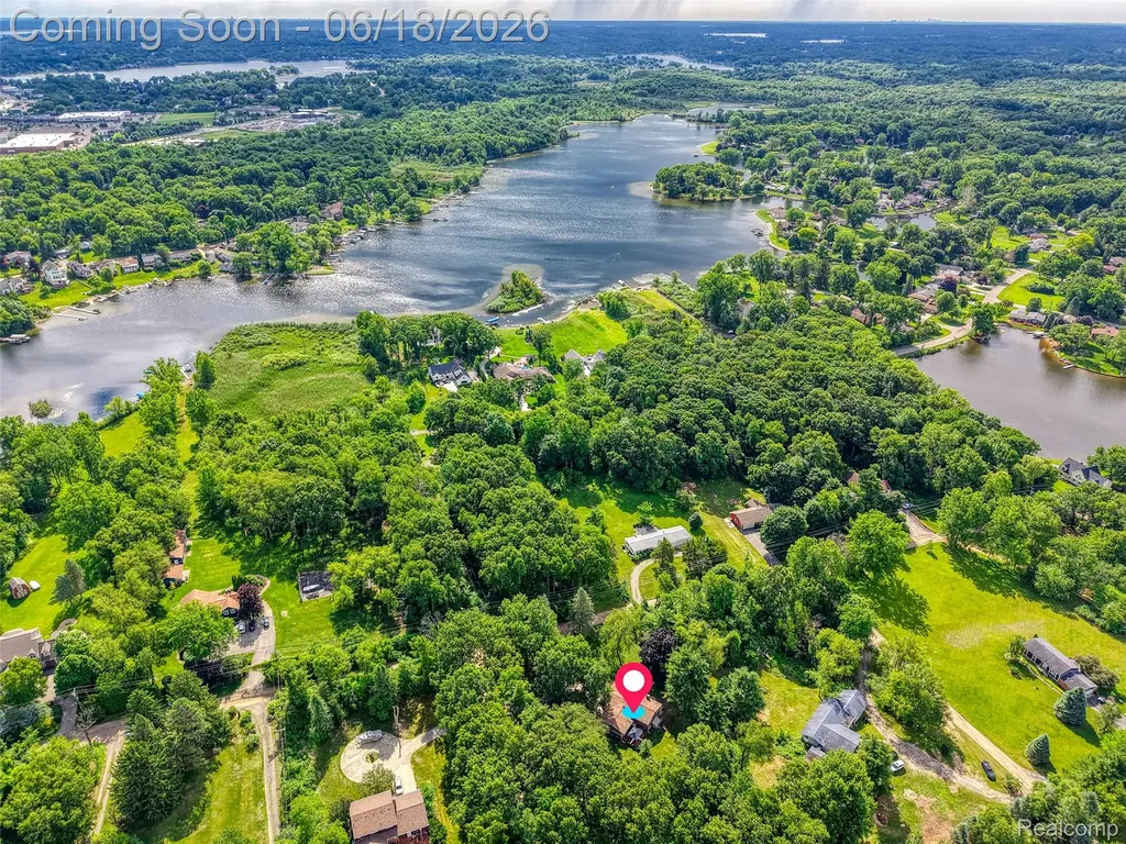 423 Sunset White Lake Charter Township MI 48383