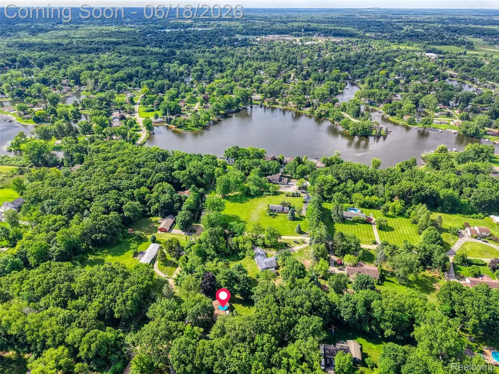 423 Sunset White Lake Charter Township MI 48383