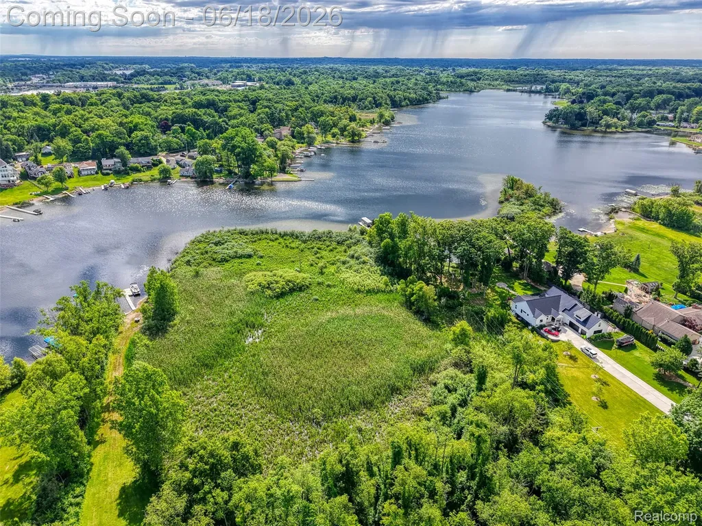 423 Sunset White Lake Charter Township MI 48383