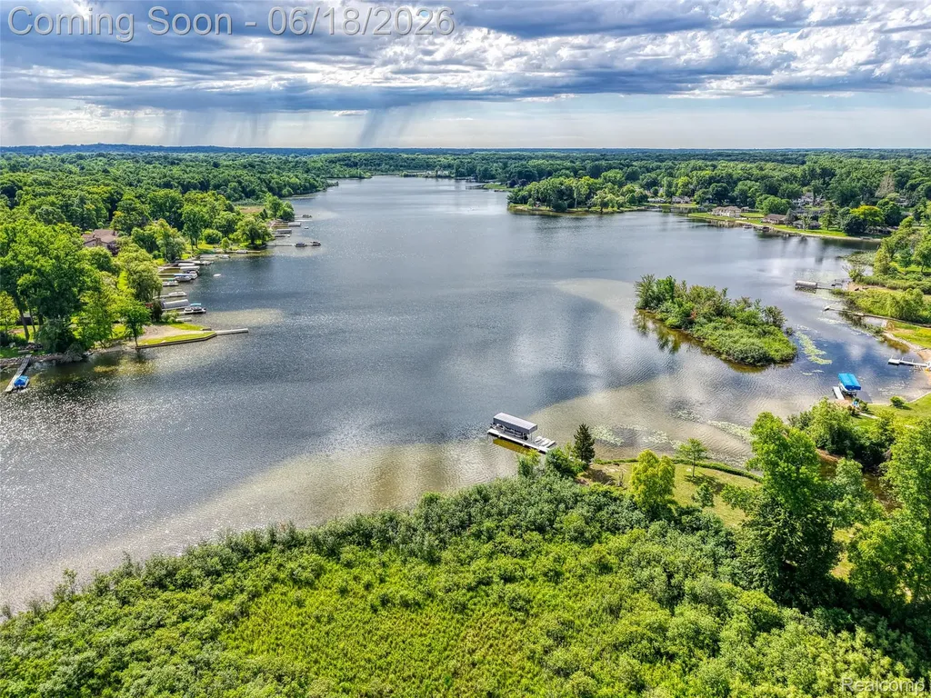 423 Sunset White Lake Charter Township MI 48383