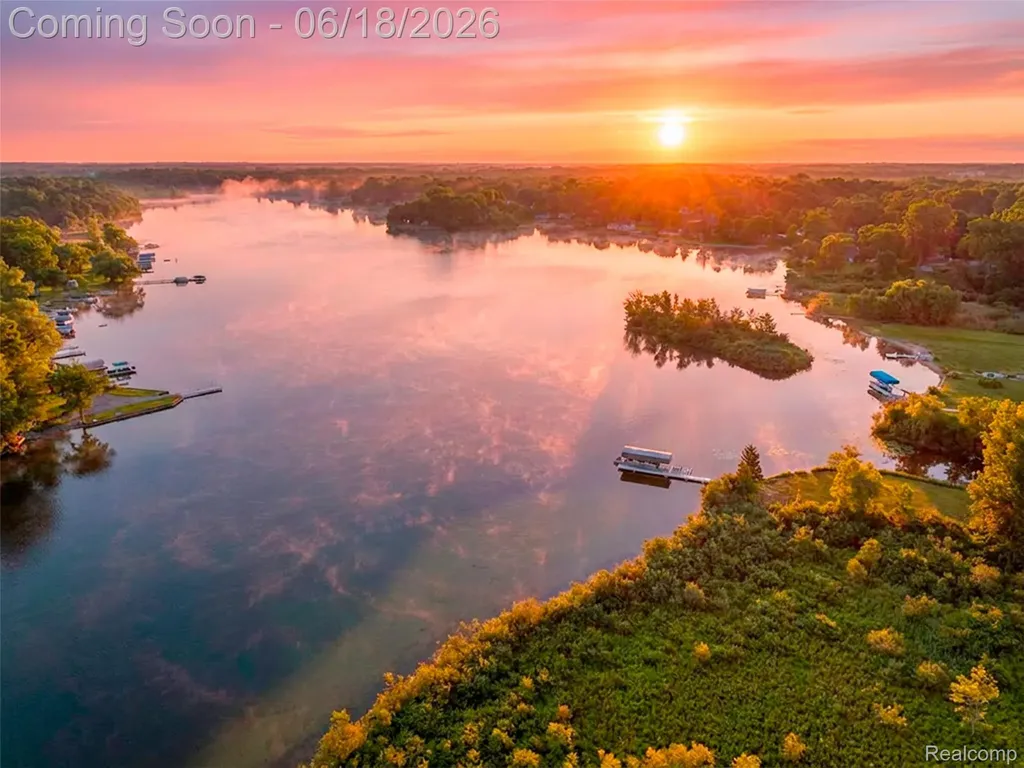 423 Sunset White Lake Charter Township MI 48383